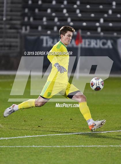 Thumbnail 1 in Regis Jesuit vs Broomfield (CHSAA 5A Final)  photogallery.