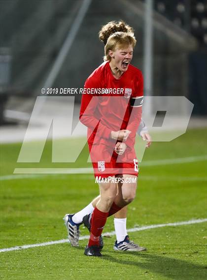 Thumbnail 1 in Regis Jesuit vs Broomfield (CHSAA 5A Final)  photogallery.