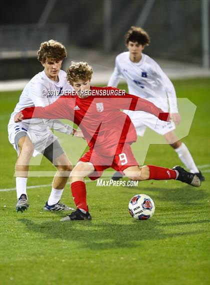 Thumbnail 1 in Regis Jesuit vs Broomfield (CHSAA 5A Final)  photogallery.