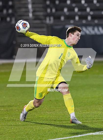 Thumbnail 1 in Regis Jesuit vs Broomfield (CHSAA 5A Final)  photogallery.