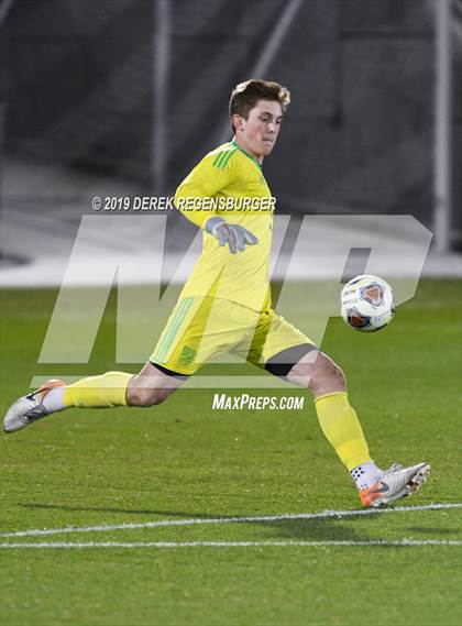 Thumbnail 1 in Regis Jesuit vs Broomfield (CHSAA 5A Final)  photogallery.