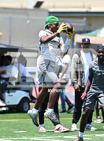 Thumbnail 2 in Inglewood vs. Mater Dei - Game 2  (LB Poly Legends 7x7) photogallery.