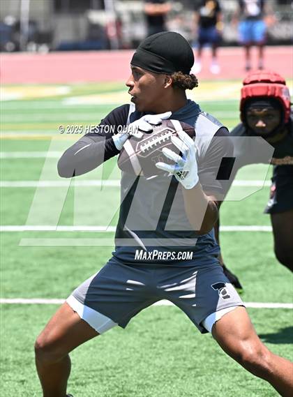 Thumbnail 3 in Inglewood vs. Mater Dei - Game 2  (LB Poly Legends 7x7) photogallery.