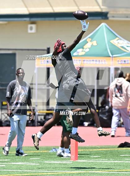 Thumbnail 3 in Inglewood vs. Mater Dei - Game 2  (LB Poly Legends 7x7) photogallery.