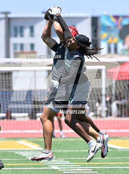 Thumbnail 3 in Inglewood vs. Mater Dei - Game 2  (LB Poly Legends 7x7) photogallery.