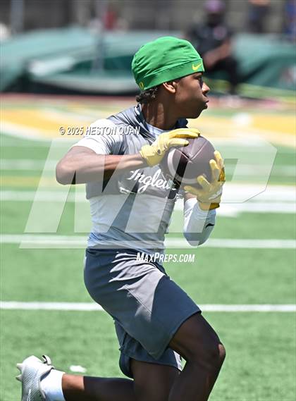 Thumbnail 1 in Inglewood vs. Mater Dei - Game 2  (LB Poly Legends 7x7) photogallery.