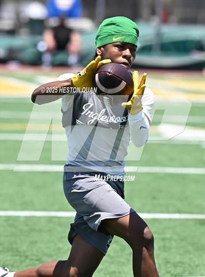 Thumbnail 3 in Inglewood vs. Mater Dei - Game 2  (LB Poly Legends 7x7) photogallery.