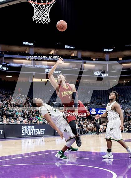 Thumbnail 3 in Esperanza vs Moreau Catholic (CIF State D2 Final) photogallery.