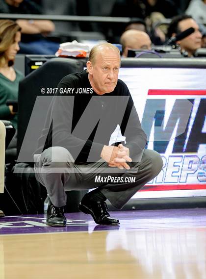 Thumbnail 2 in Esperanza vs Moreau Catholic (CIF State D2 Final) photogallery.