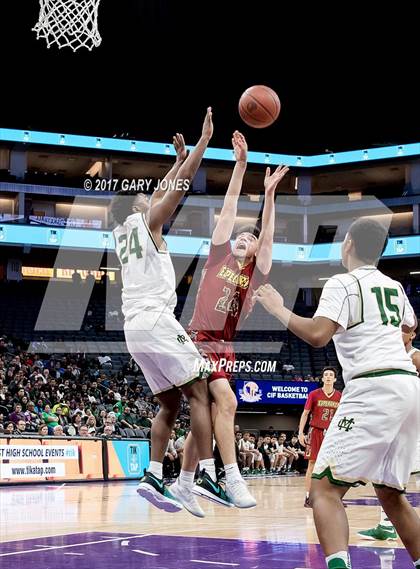 Thumbnail 3 in Esperanza vs Moreau Catholic (CIF State D2 Final) photogallery.