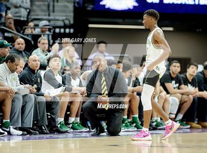 Thumbnail 2 in Esperanza vs Moreau Catholic (CIF State D2 Final) photogallery.
