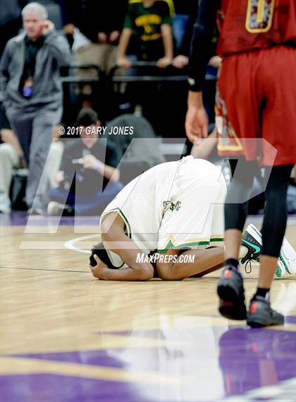 Thumbnail 2 in Esperanza vs Moreau Catholic (CIF State D2 Final) photogallery.
