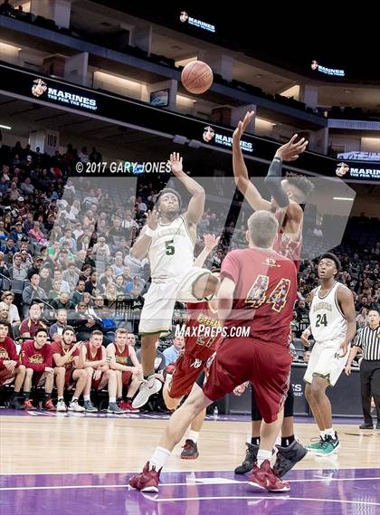Thumbnail 2 in Esperanza vs Moreau Catholic (CIF State D2 Final) photogallery.