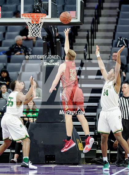Thumbnail 3 in Esperanza vs Moreau Catholic (CIF State D2 Final) photogallery.