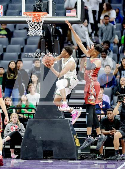 Thumbnail 2 in Esperanza vs Moreau Catholic (CIF State D2 Final) photogallery.
