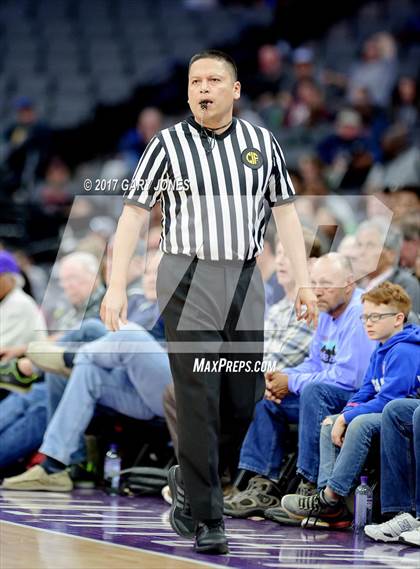 Thumbnail 2 in Esperanza vs Moreau Catholic (CIF State D2 Final) photogallery.
