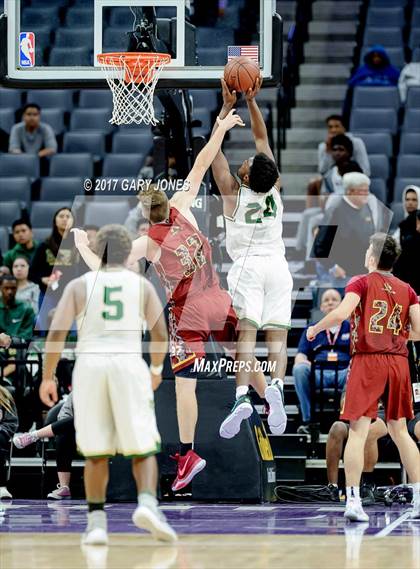 Thumbnail 1 in Esperanza vs Moreau Catholic (CIF State D2 Final) photogallery.