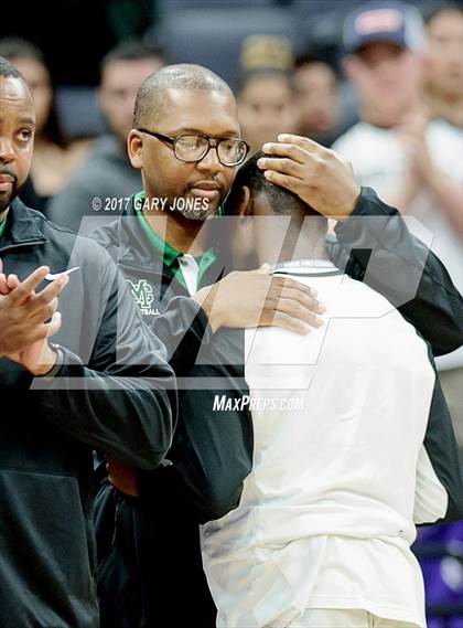Thumbnail 2 in Esperanza vs Moreau Catholic (CIF State D2 Final) photogallery.