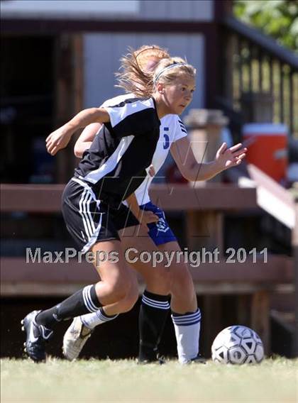 Thumbnail 3 in Cleveland vs. Greeneville (Bearden Invitational) photogallery.