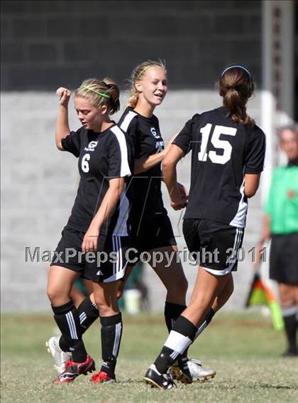 Thumbnail 2 in Cleveland vs. Greeneville (Bearden Invitational) photogallery.