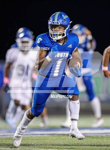 Thumbnail 1 in Liberty @ Blue Springs South (MSHSAA Class 6 District Quarterfinal) photogallery.