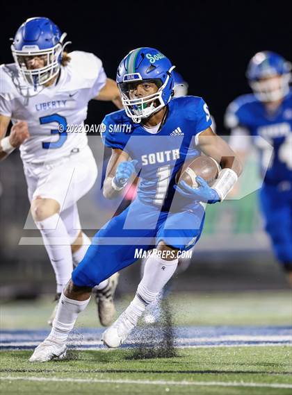 Thumbnail 2 in Liberty @ Blue Springs South (MSHSAA Class 6 District Quarterfinal) photogallery.