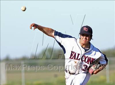 Thumbnail 2 in Esparto vs. Vacaville Christian photogallery.