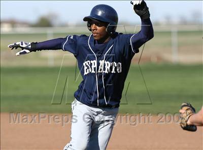 Thumbnail 2 in Esparto vs. Vacaville Christian photogallery.