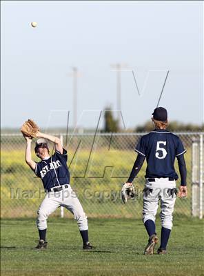 Thumbnail 1 in Esparto vs. Vacaville Christian photogallery.