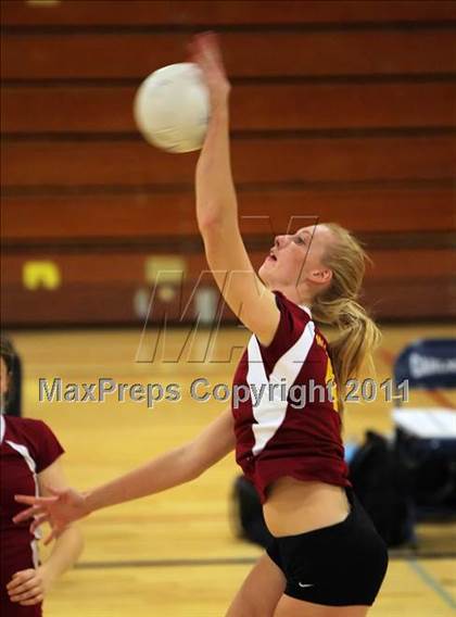 Thumbnail 3 in Menlo-Atherton @ Carlmont photogallery.