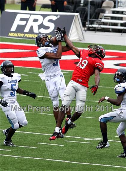Thumbnail 1 in Camden County vs. Glenville (Kirk Herbstreit National Kickoff Classic) photogallery.