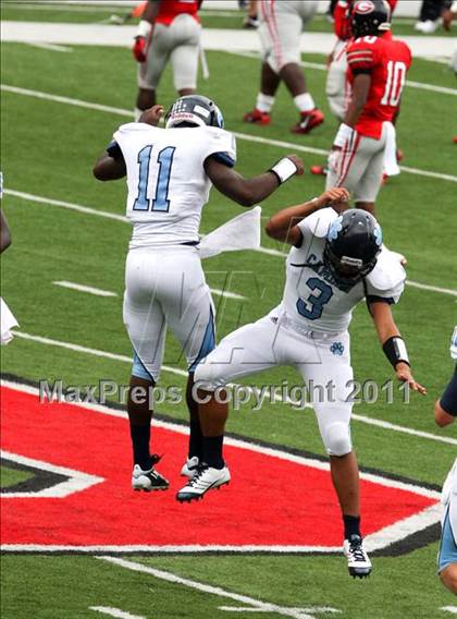 Thumbnail 2 in Camden County vs. Glenville (Kirk Herbstreit National Kickoff Classic) photogallery.