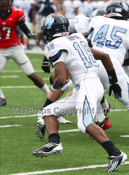 Thumbnail 2 in Camden County vs. Glenville (Kirk Herbstreit National Kickoff Classic) photogallery.