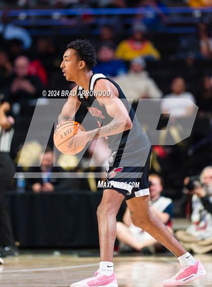 Thumbnail 1 in Salisbury vs Reidsville (NCHSAA 2A Regional Final) photogallery.