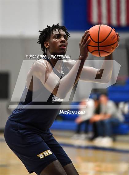 Thumbnail 3 in Dream City Christian vs. Veritas Prep of CA (Crush in the Valley) photogallery.