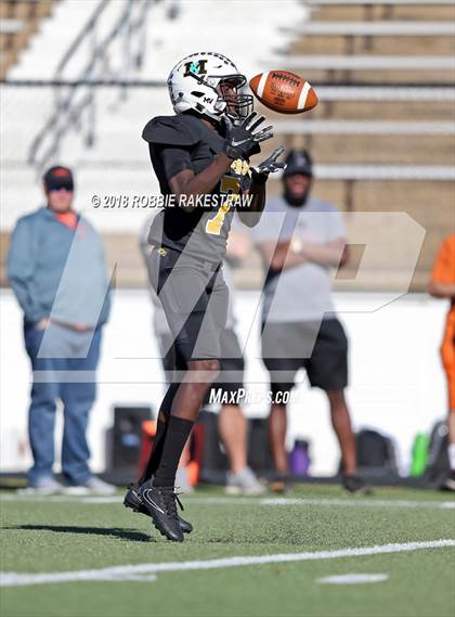 Thumbnail 3 in Malakoff vs. Gladewater (UIL 3A Regional Playoff) photogallery.