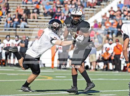 Thumbnail 2 in Malakoff vs. Gladewater (UIL 3A Regional Playoff) photogallery.