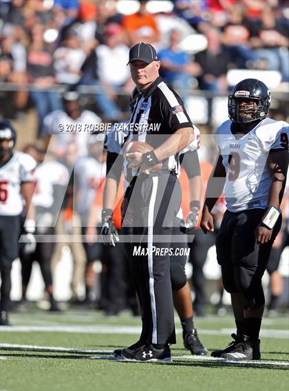 Thumbnail 3 in Malakoff vs. Gladewater (UIL 3A Regional Playoff) photogallery.