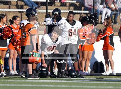 Thumbnail 3 in Malakoff vs. Gladewater (UIL 3A Regional Playoff) photogallery.