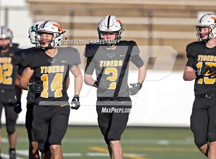 Thumbnail 1 in Malakoff vs. Gladewater (UIL 3A Regional Playoff) photogallery.