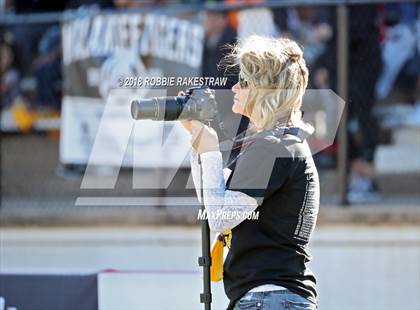 Thumbnail 1 in Malakoff vs. Gladewater (UIL 3A Regional Playoff) photogallery.