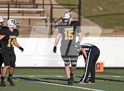 Thumbnail 1 in Malakoff vs. Gladewater (UIL 3A Regional Playoff) photogallery.