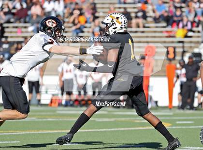 Thumbnail 3 in Malakoff vs. Gladewater (UIL 3A Regional Playoff) photogallery.