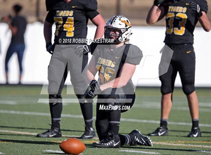Thumbnail 3 in Malakoff vs. Gladewater (UIL 3A Regional Playoff) photogallery.