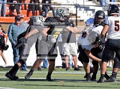 Thumbnail 1 in Malakoff vs. Gladewater (UIL 3A Regional Playoff) photogallery.