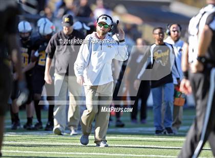 Thumbnail 1 in Malakoff vs. Gladewater (UIL 3A Regional Playoff) photogallery.