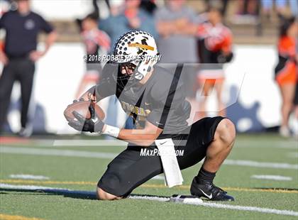 Thumbnail 3 in Malakoff vs. Gladewater (UIL 3A Regional Playoff) photogallery.