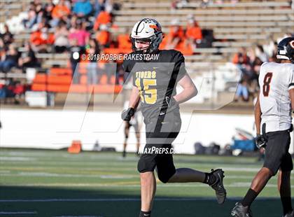 Thumbnail 2 in Malakoff vs. Gladewater (UIL 3A Regional Playoff) photogallery.