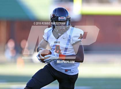 Thumbnail 2 in Malakoff vs. Gladewater (UIL 3A Regional Playoff) photogallery.
