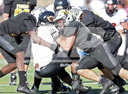 Thumbnail 3 in Malakoff vs. Gladewater (UIL 3A Regional Playoff) photogallery.